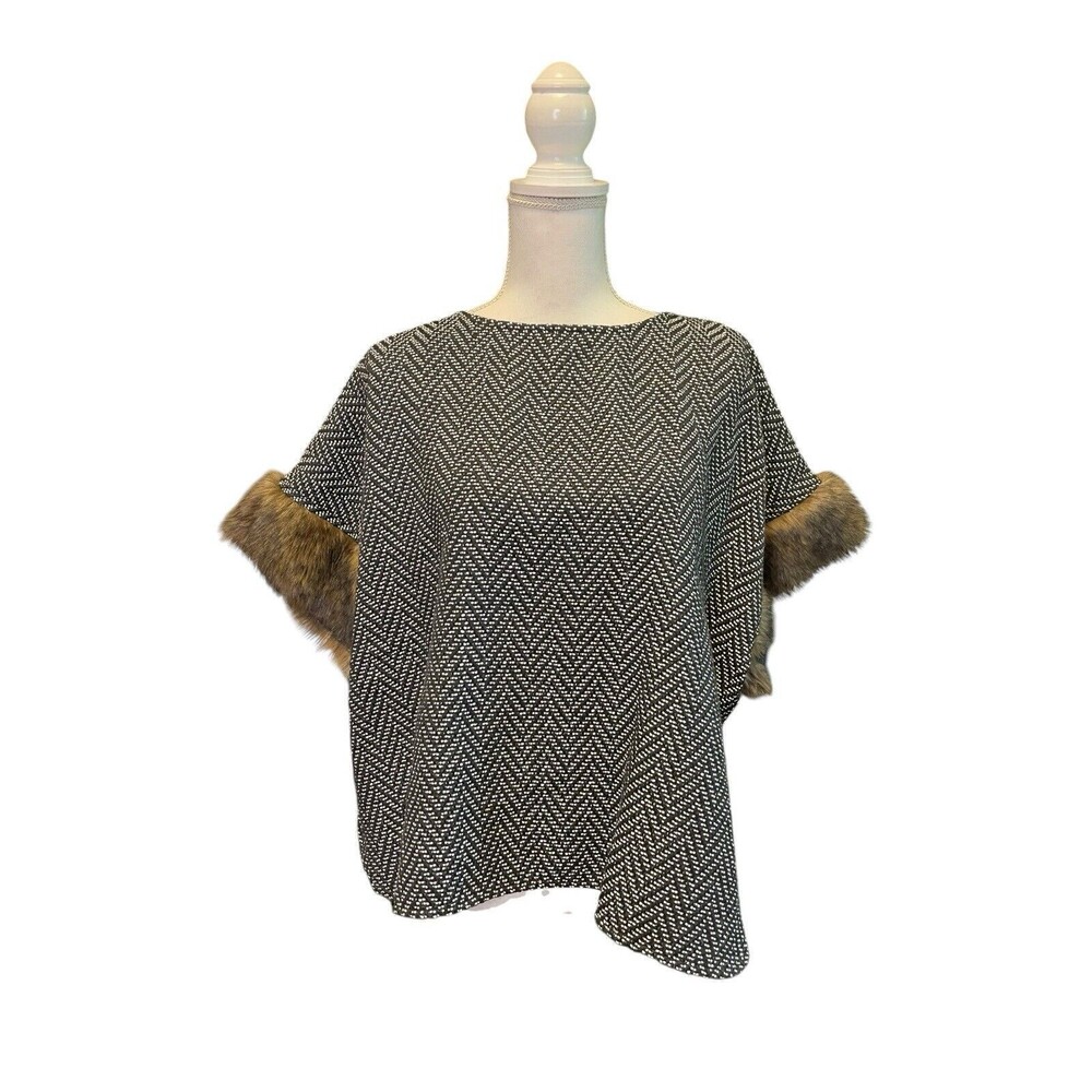 Tashon Top Tunic Poncho OSM Black White Chevron Print Faux Fur Cuffs a24